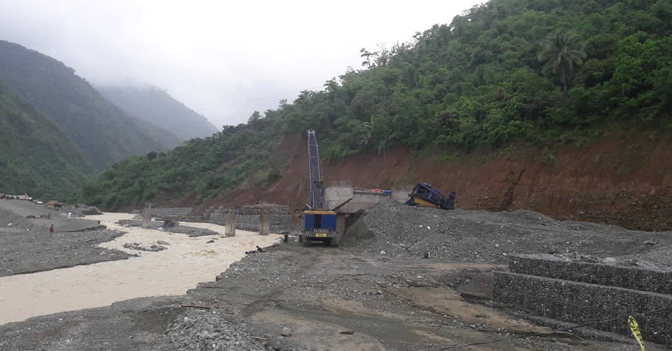 MGA DAYO AT RESIDENTE NG BRGY. LABI, BONGABON, NA-STRANDED DAHIL SA PAGKASIRA NG TULAY