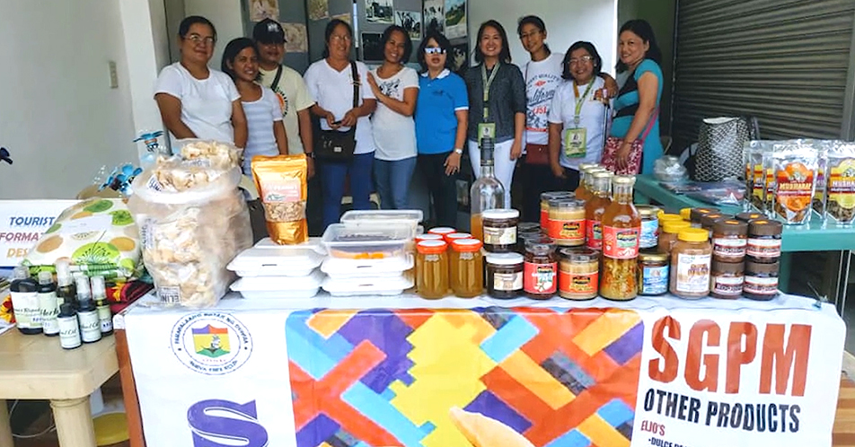 Organic Mushroom Chicharon, Coconut Brittle at iba pa, mabibili na sa Pasalubong Center sa Bayan ng Guimba