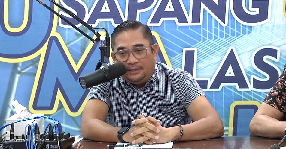 Talk Show ni Governor Aurelio Umali sa DWNE Provincial Radio Station, nagsimula nang umere